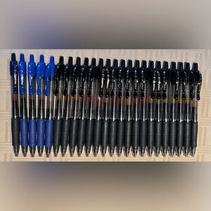 Pilot G2 Gel Pens G2-07 Retractable EUC Bundle of 24: 19 Black , 3 Blue, 1 Dk Bl
